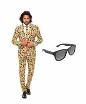Verkleed confetti print net heren pak maat xxxl gratis zonnebril